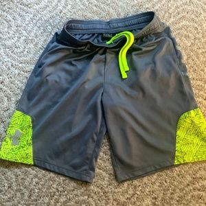 Boys Under Armour shorts UA youth Large